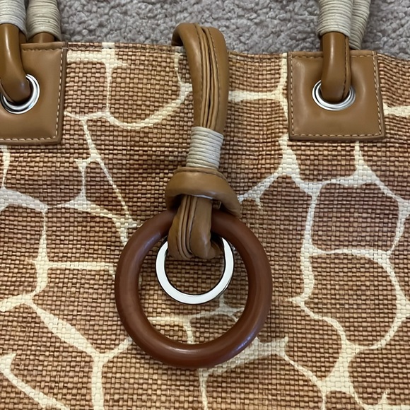 LIKE NEW FORTUNA VALENTINO STRAW TOTE - Picture 2 of 13